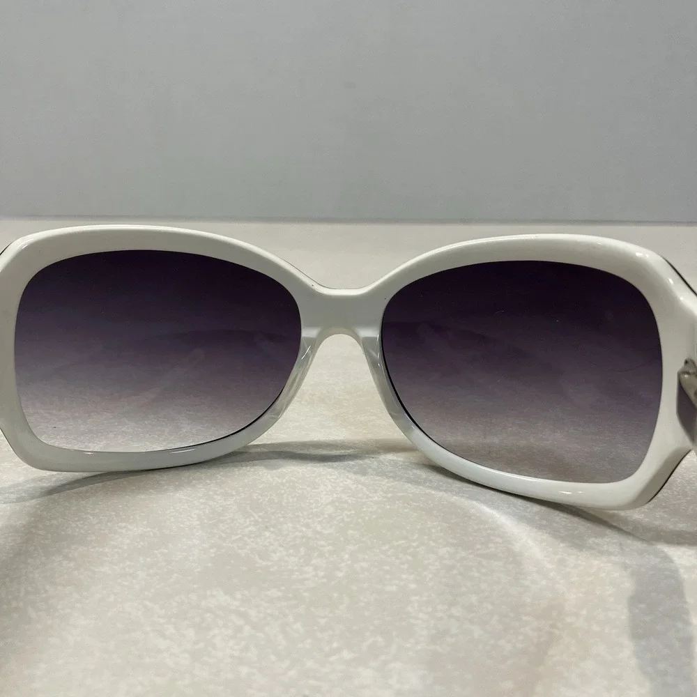 Fossil Women's White Tinted Sunglasses Cat 3 Glamour PS3353 005 60 16-120